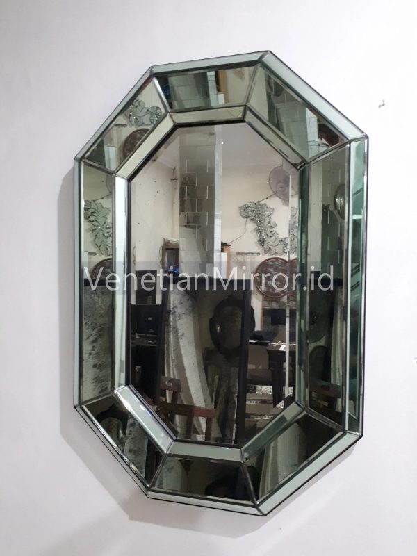 VM 004601 Octagonal Green Wall Mirror