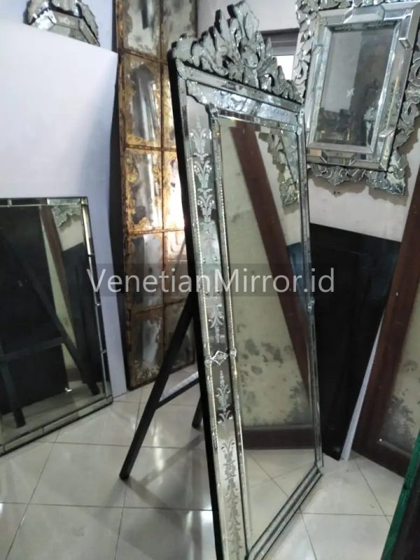 VM 001144 Venetian Standing Mirror