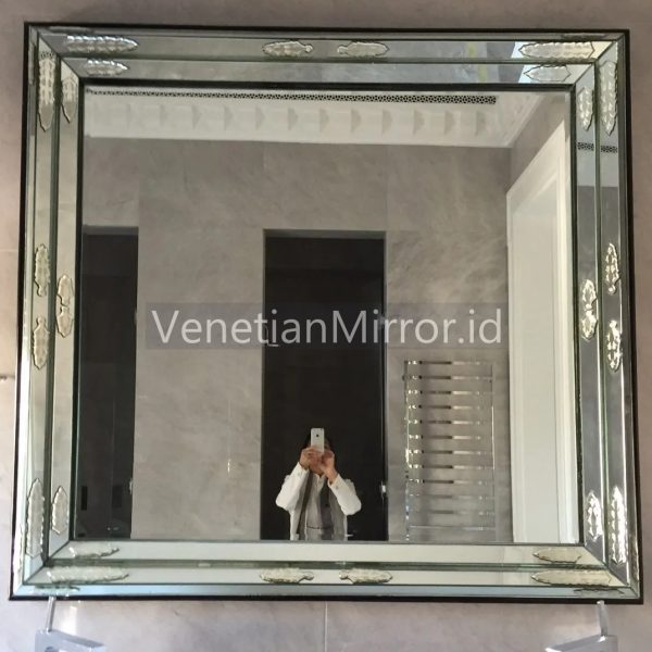 VM 004008 Modern Wall Mirror