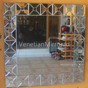 VM 004075 Glass Framed Wall Mirror