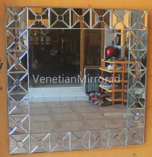 VM 004075 Glass Framed Wall Mirror