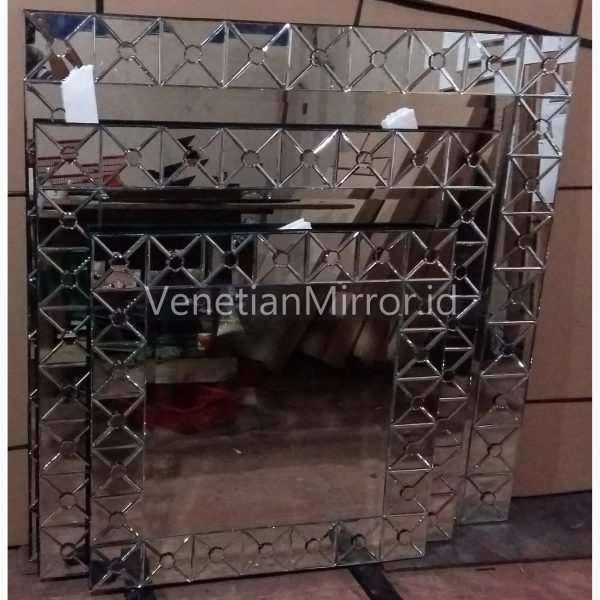 VM 004075 Glass Framed Wall Mirror