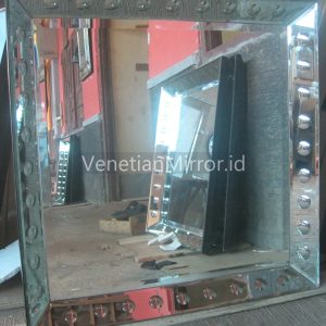 VM 004077 Baki Wall Mirror Square Bubble