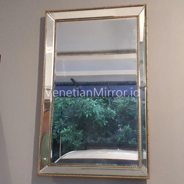 VM 004137 Venetian Beaded Mirror