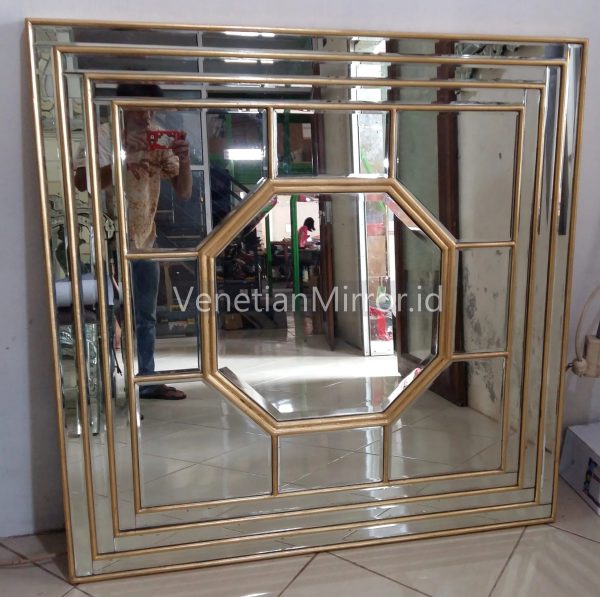 VM 004151 Modern Wall Mirror Square List Gold