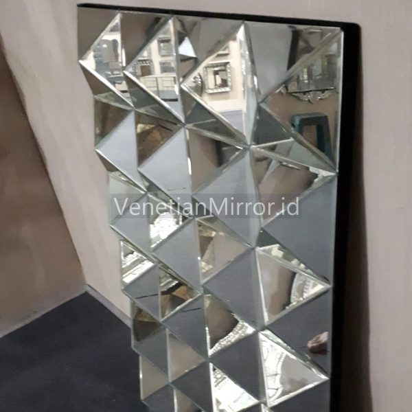 VM 004558 Modern Wall Mirror Piramid 3D