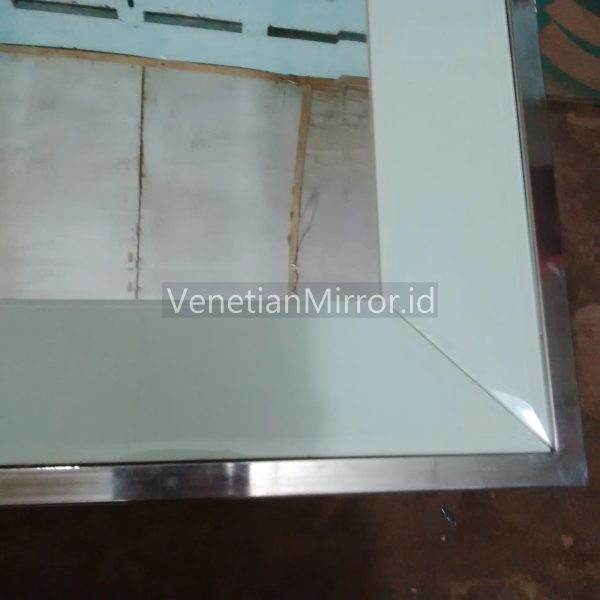 VM 004559 Rectangular Wall Mirror Frame Stainless