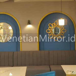VM 004563 Wall Mirror Deco Octagonal with Gold Frame