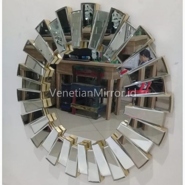 VM 004587 Sunburn Wall Mirror Round