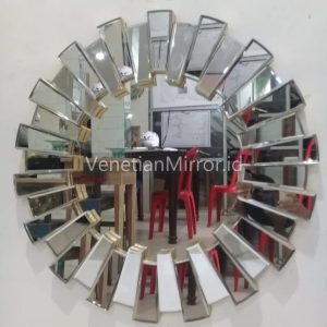 VM 004587 Sunburn Wall Mirror Round