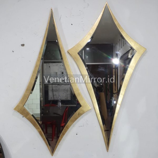 VM 004593 Modern Wall Mirror List Gold