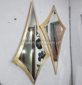 VM 004593 Modern Wall Mirror List Gold