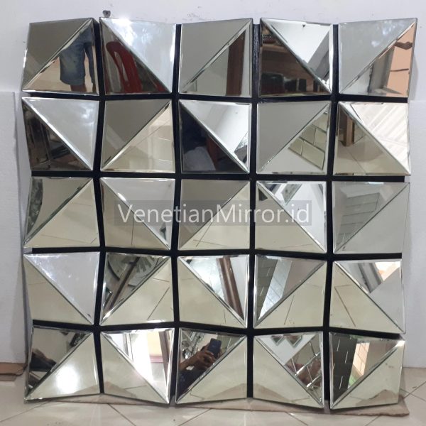 VM 004598 3D Wall Mirror Silver
