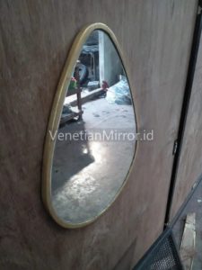 VM 004606 Modern Wall Mirror List Gold