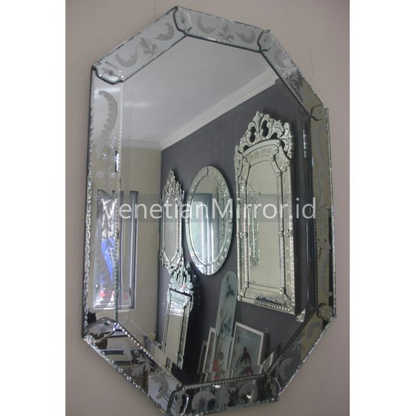 VM 004610 Octagonal Mirror Bathroom