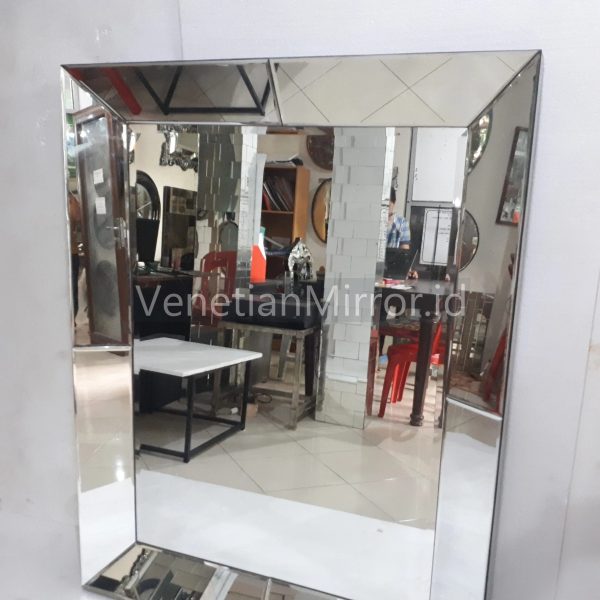 VM 004625 Beveled Rectangle Mirror Baki