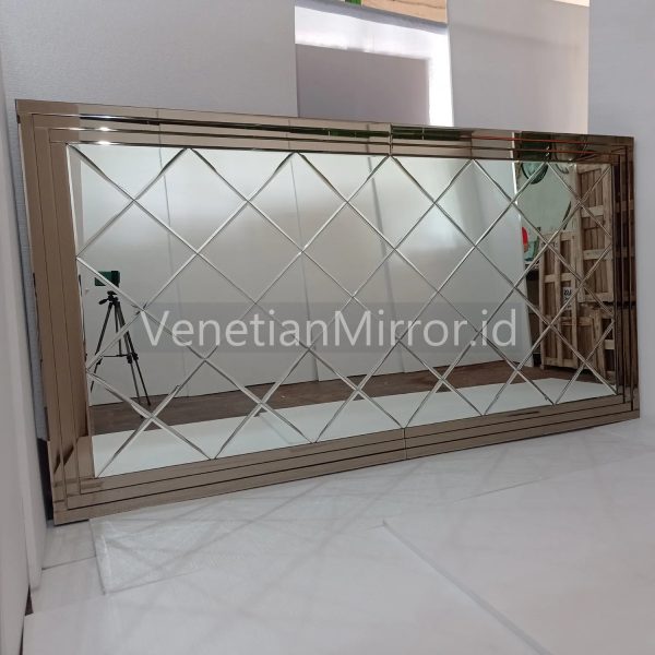 VM 004635 Beveled Mirror Frame Brown Triple