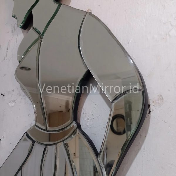 VM 004677 Modern Wall Mirror Style Retro Figural Lady