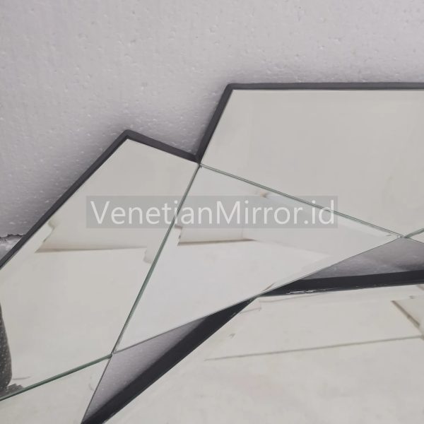 VM 004685 Octagon Wall Mirror Deco