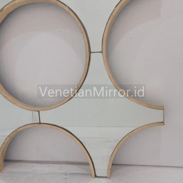 VM 004687 Circle Wall Mirror Gold Decorative