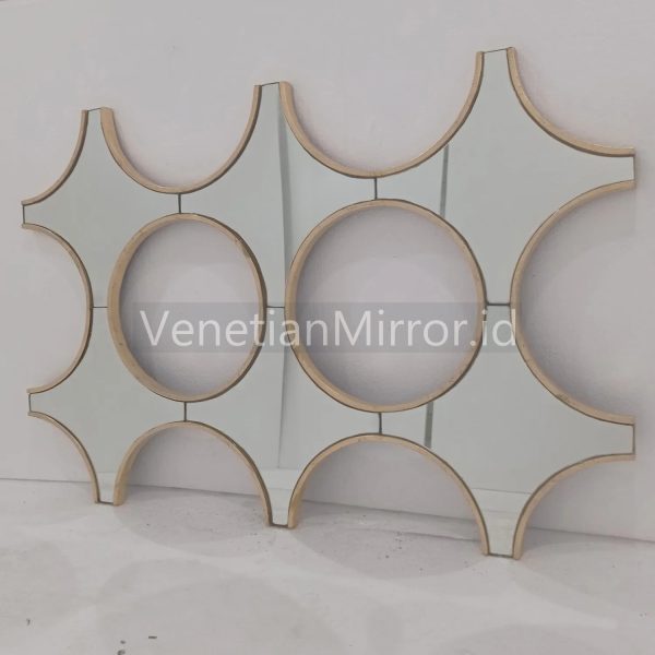 VM 004687 Circle Wall Mirror Gold Decorative