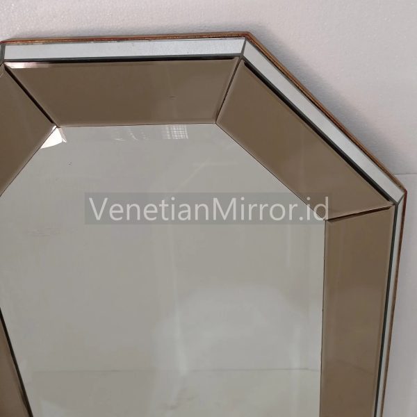 VM 004695 Octagon Wall Mirror