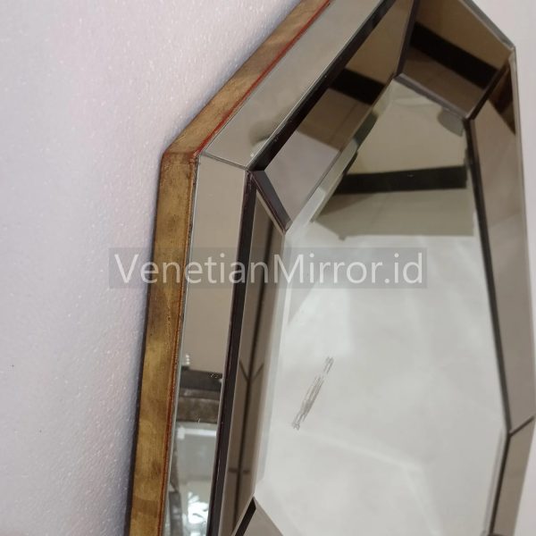 VM 004695 Octagon Wall Mirror