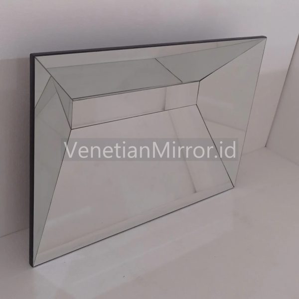 VM 004704 Baki Mirror Square