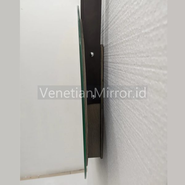 VM 004717 Round Mirror Leather Hanger