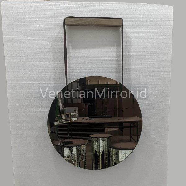 VM 004717 Round Mirror Leather Hanger