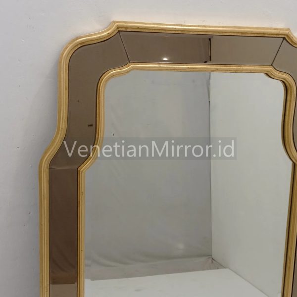 VM 004718 Wooden Wall Mirror List Brown