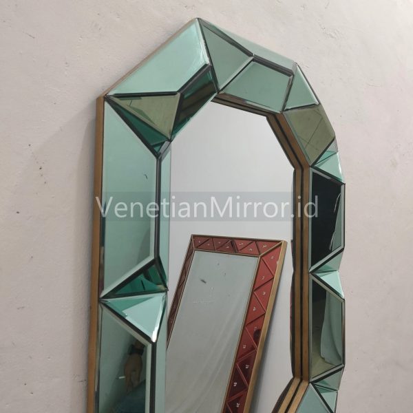 VM 004724 Octagonal Mirror 3D Green