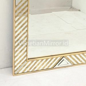 VM 004734 Modern Wall Mirror List Goldleaf