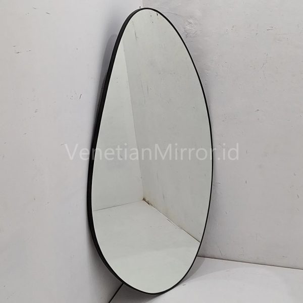 VM 004762 Organic Mirror Large Matt Black
