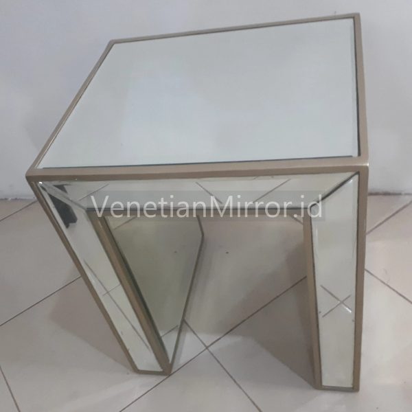 VM 006225 Mirrored Bedside Table Goldleaft