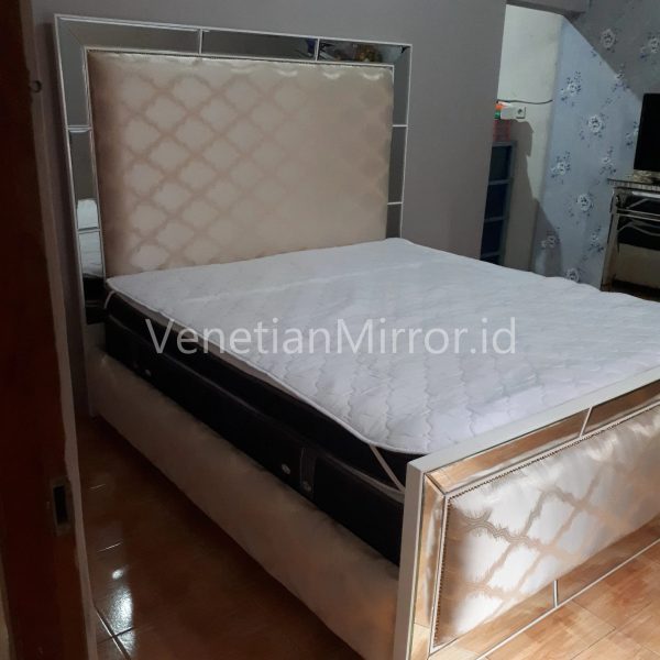 VM 006263 Bed Furniture Mirror