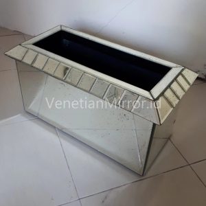 VM 014031 Antique Style Mirror