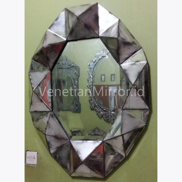 VM 014045 Oval 3D Antique Mirror