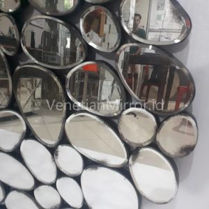VM 014057 Bubble Antique Round Mirror