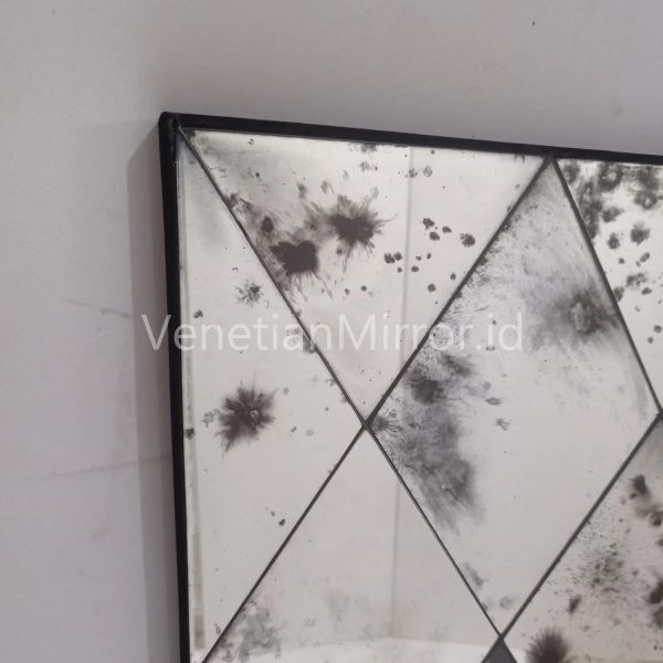 VM 014125 Distressed Wall Mirror