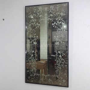 Antiqued glass mirror vendor