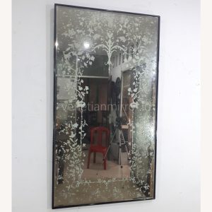 Custom wall mirror provider