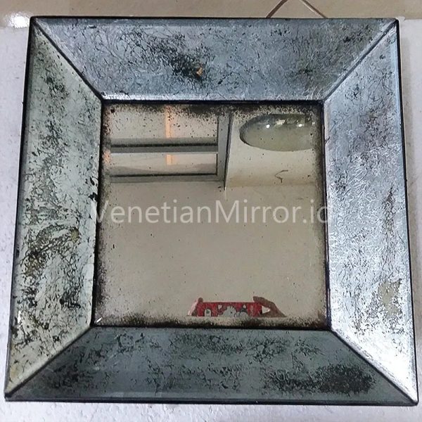 VM 018024 Baki Silver Wall Mirror