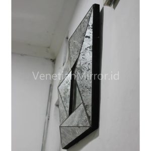 VM 018032 3D Square Mirror