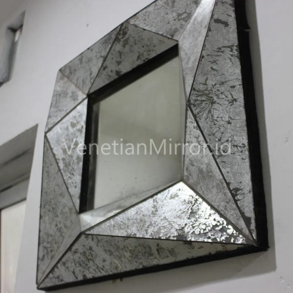 VM 018032 3D Square Mirror