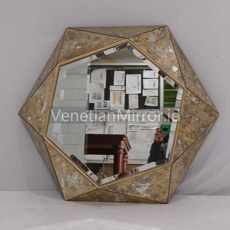 VM-018044-3D-gold-leaf-83x72-cm-4-scaled