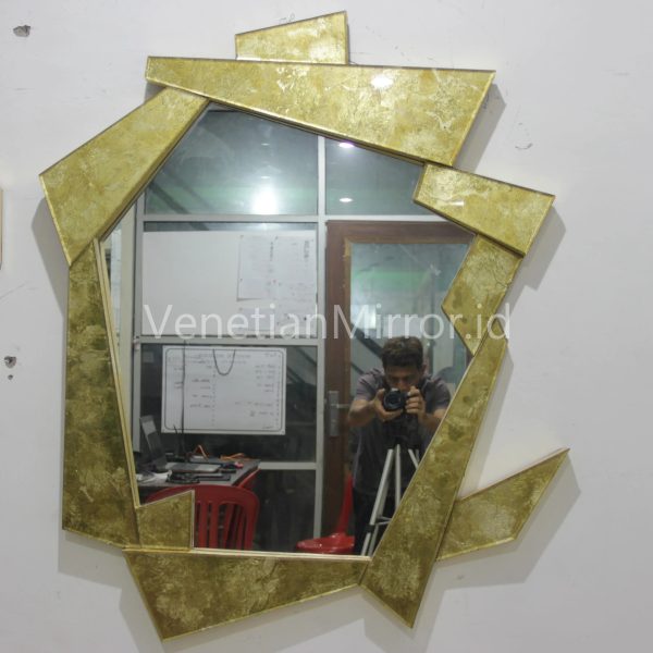 VM 018049 Vere Eglomise Mirror