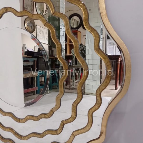 VM 018059 Gold Leaf Mirror