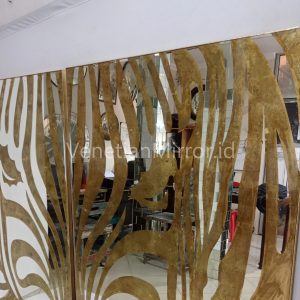 VM 018060 Vere Eglomise Mirror
