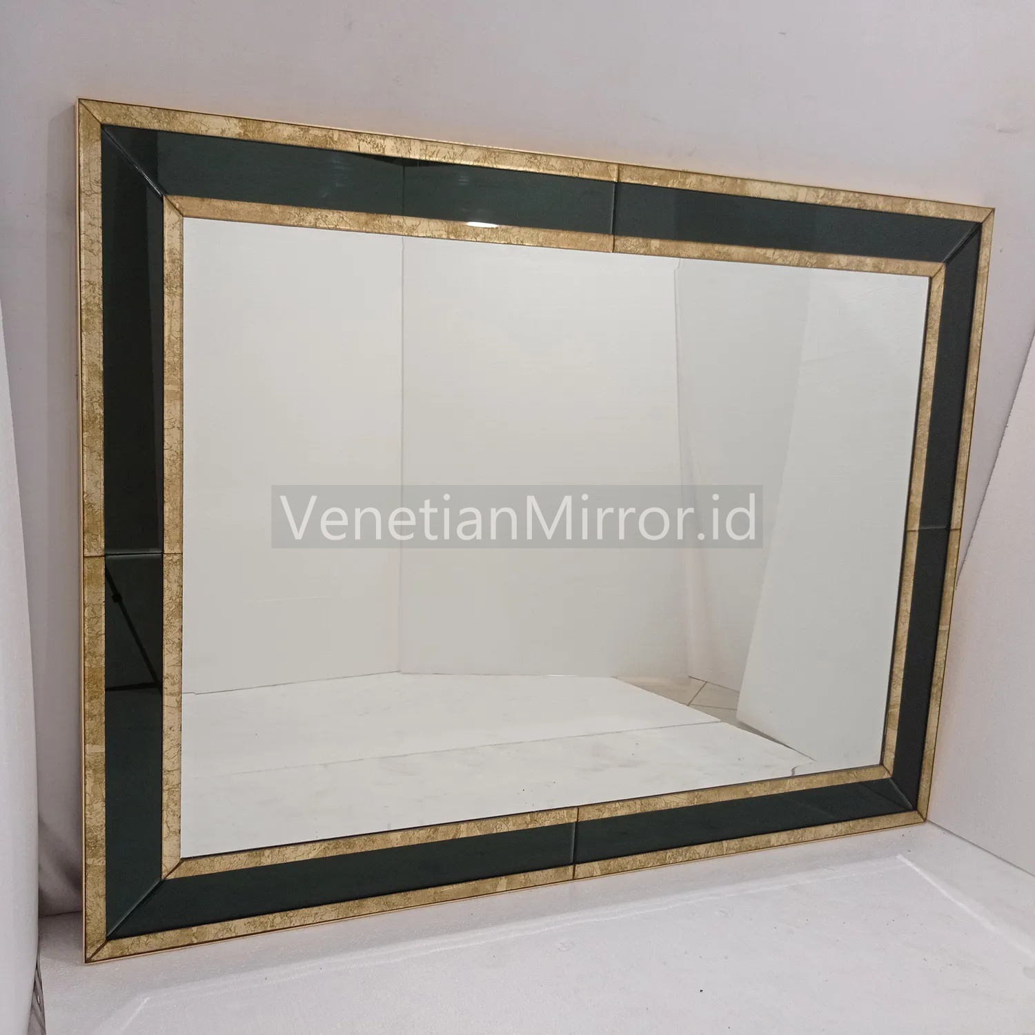 Gold Leaf Accent Wall Mirror - Manufacturer